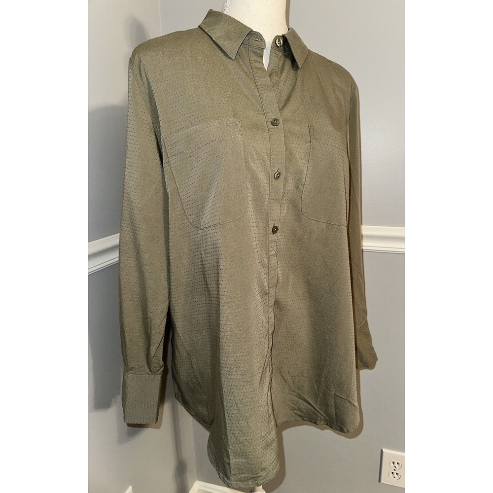 Chicos Top Size 2 Green Collar Breast Pockets Button Up Spandex Textured Pleated